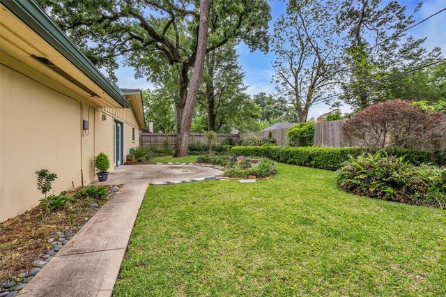 10127 Hazelhurst Drive, Houston, TX 77043