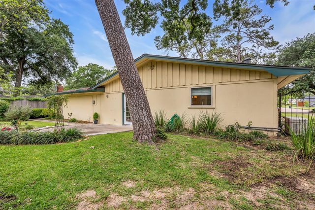 10127 Hazelhurst Drive, Houston, TX 77043