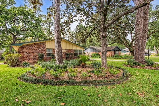10127 Hazelhurst Drive, Houston, TX 77043