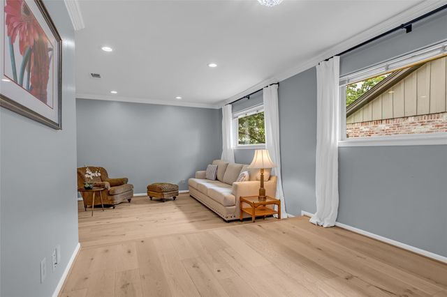 10127 Hazelhurst Drive, Houston, TX 77043