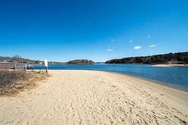 72 Woodside Drive, East Falmouth, MA 02536