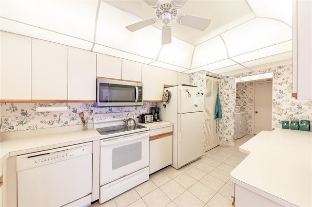 301 PINEBROOK CLUB DRIVE 1, Venice, FL 34285