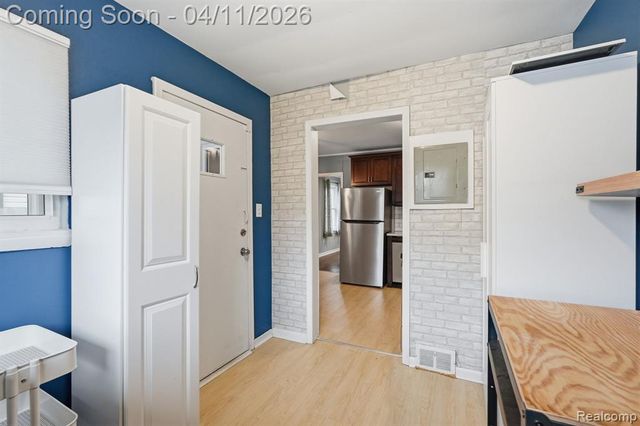 23360 Battelle Avenue, Hazel Park, MI 48030