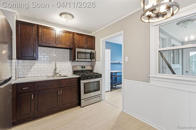 23360 Battelle Avenue, Hazel Park, MI 48030