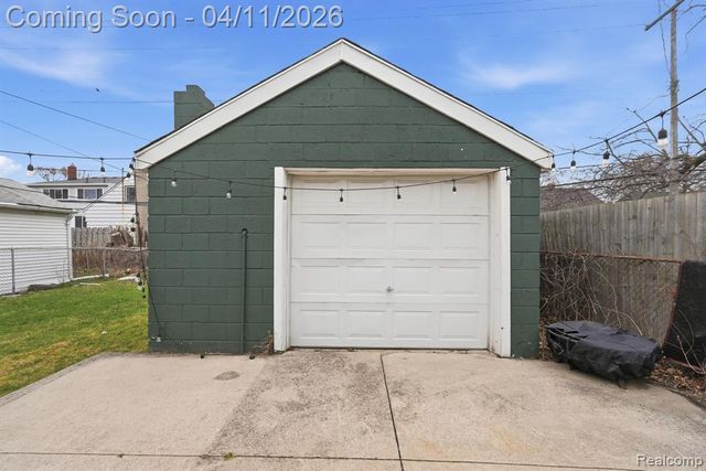 23360 Battelle Avenue, Hazel Park, MI 48030