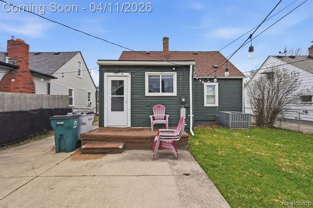 23360 Battelle Avenue, Hazel Park, MI 48030