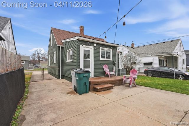 23360 Battelle Avenue, Hazel Park, MI 48030