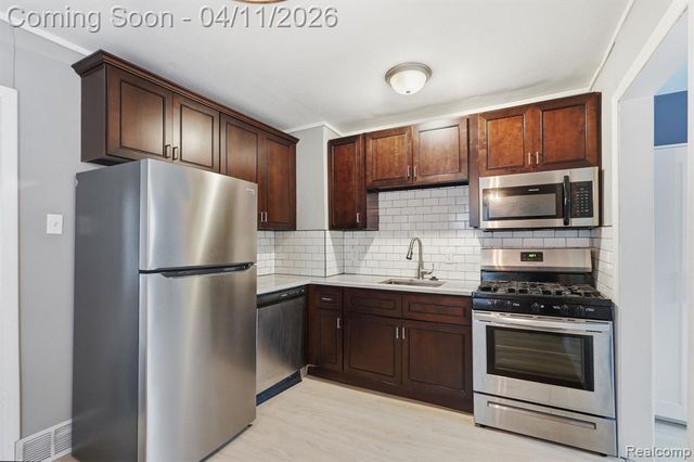 23360 Battelle Avenue, Hazel Park, MI 48030