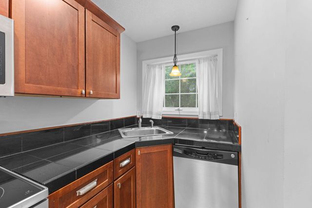 1860 Mcmenemy Street K, Maplewood, MN 55117