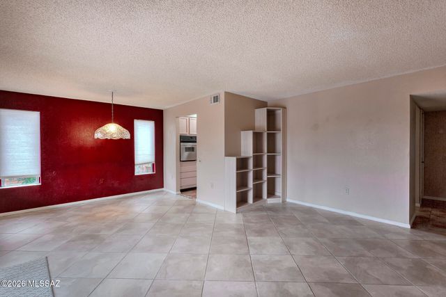 1020 W Camino Velasquez, Green Valley, AZ 85622