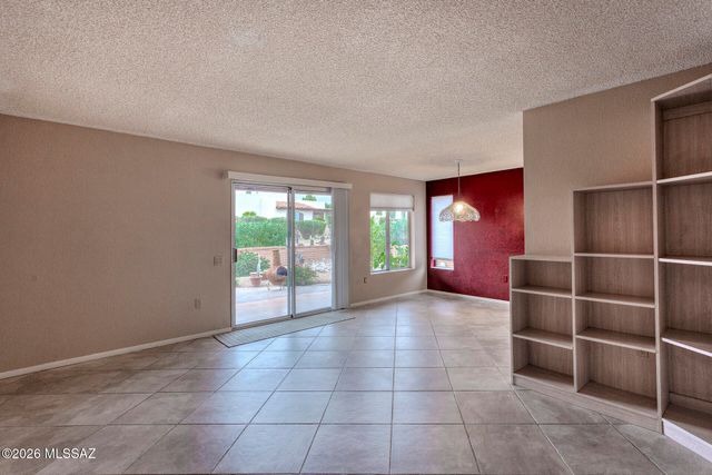 1020 W Camino Velasquez, Green Valley, AZ 85622