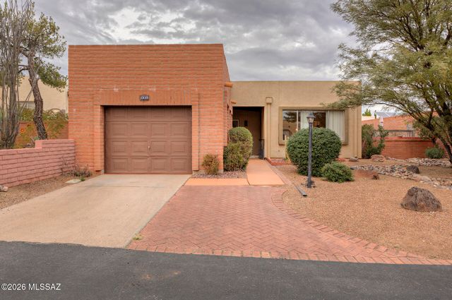 1020 W Camino Velasquez, Green Valley, AZ 85622