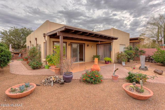 1020 W Camino Velasquez, Green Valley, AZ 85622