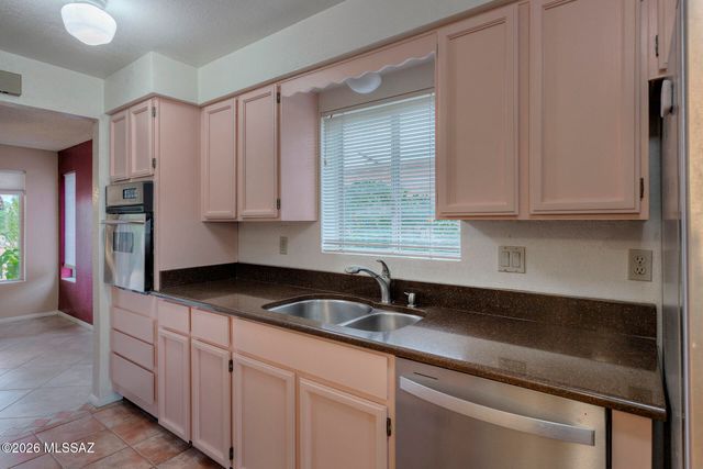 1020 W Camino Velasquez, Green Valley, AZ 85622