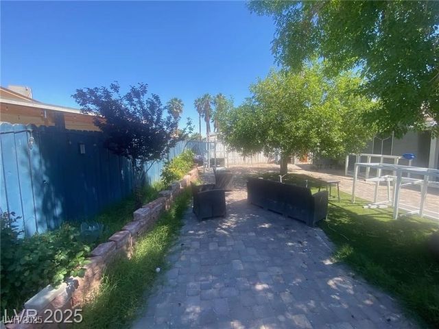 1841 Skywood Way, Las Vegas, NV 89142