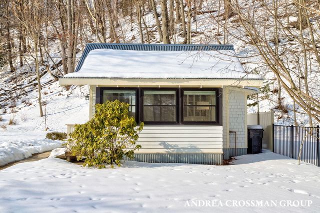 1005 Park Street, Saugatuck, MI 49453