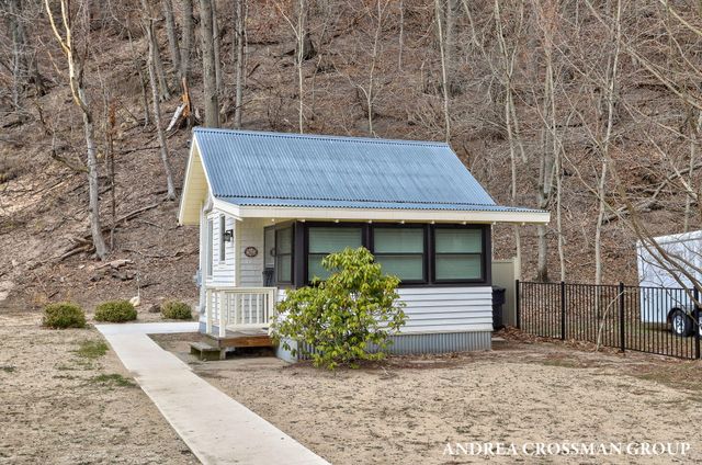 1005 Park Street, Saugatuck, MI 49453