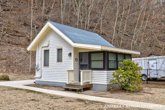 1005 Park Street, Saugatuck, MI 49453