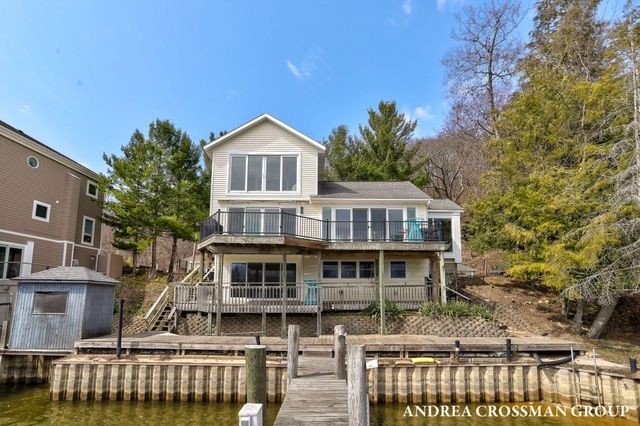 1005 Park Street, Saugatuck, MI 49453