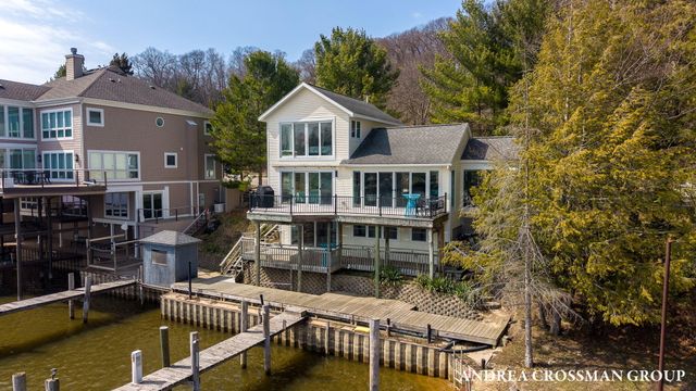 1005 Park Street, Saugatuck, MI 49453