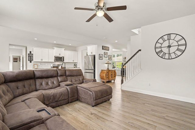 40 BUTTER RD, York, PA 17404