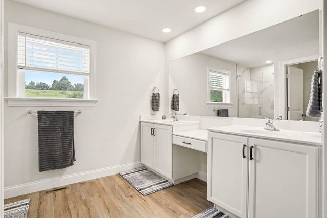 40 BUTTER RD, York, PA 17404