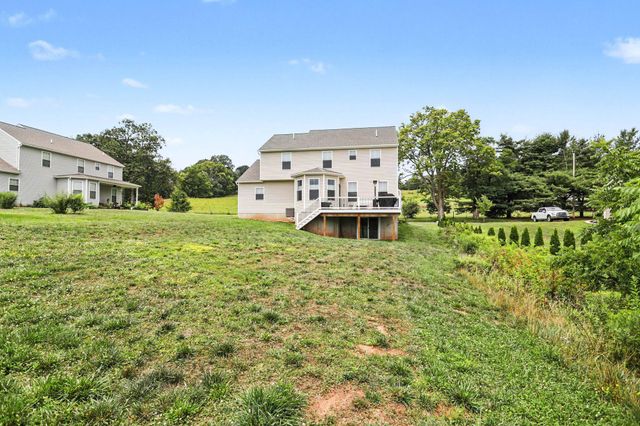 40 BUTTER RD, York, PA 17404