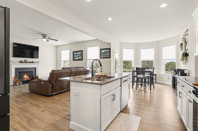 40 BUTTER RD, York, PA 17404