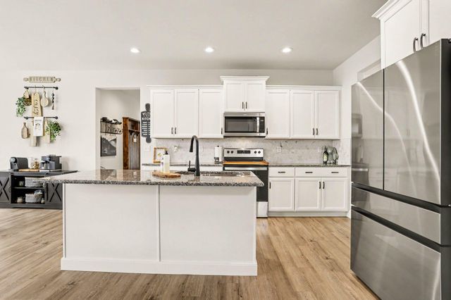 40 BUTTER RD, York, PA 17404