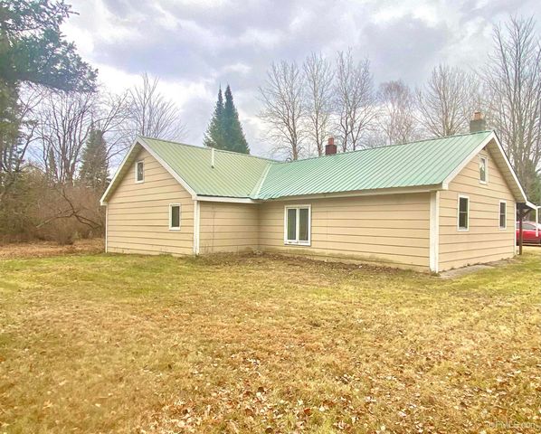 9657 N.5 Road, Gladstone, MI 49837