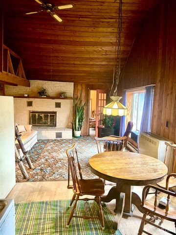 9657 N.5 Road, Gladstone, MI 49837