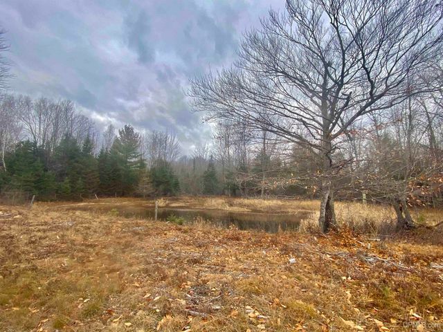 9657 N.5 Road, Gladstone, MI 49837