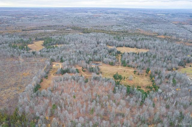 9657 N.5 Road, Gladstone, MI 49837