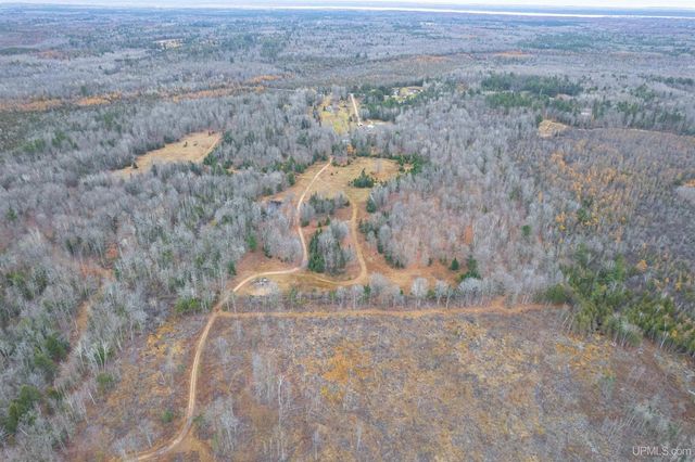 9657 N.5 Road, Gladstone, MI 49837