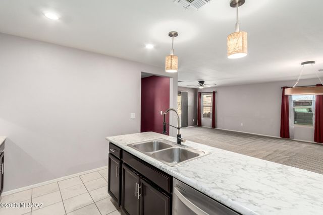 9530 S Trapper Ridge Drive, Tucson, AZ 85747