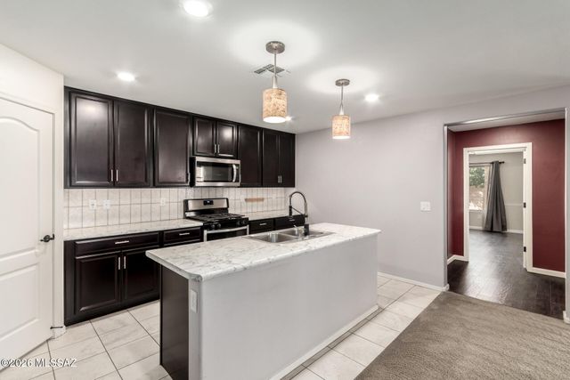 9530 S Trapper Ridge Drive, Tucson, AZ 85747