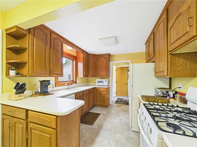 10 Southwick Drive, Webster, NY 14580