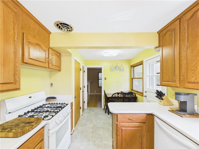 10 Southwick Drive, Webster, NY 14580