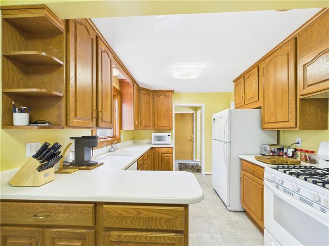 10 Southwick Drive, Webster, NY 14580