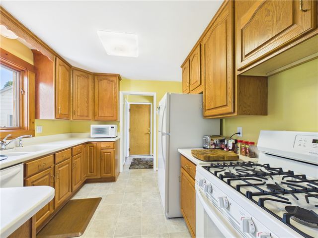 10 Southwick Drive, Webster, NY 14580