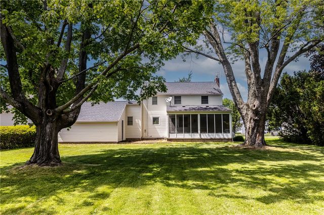 10 Southwick Drive, Webster, NY 14580