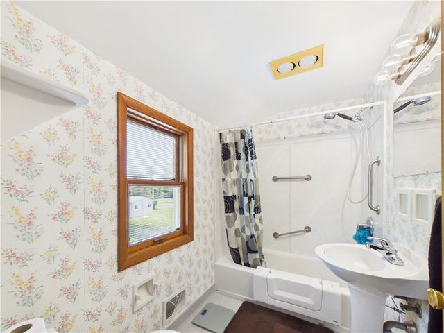 10 Southwick Drive, Webster, NY 14580