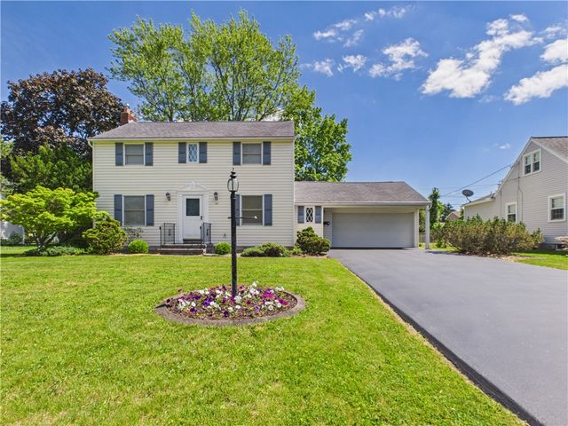 10 Southwick Drive, Webster, NY 14580