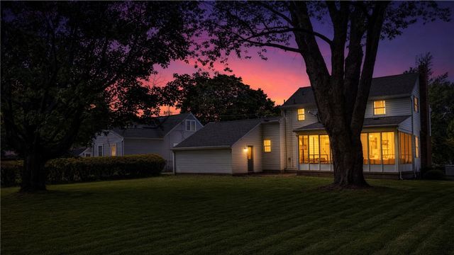 10 Southwick Drive, Webster, NY 14580