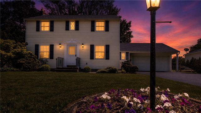 10 Southwick Drive, Webster, NY 14580