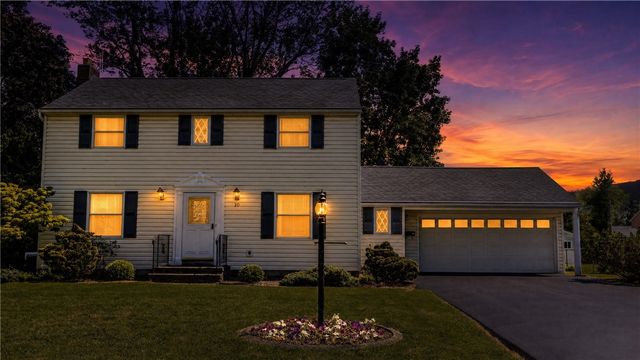 10 Southwick Drive, Webster, NY 14580