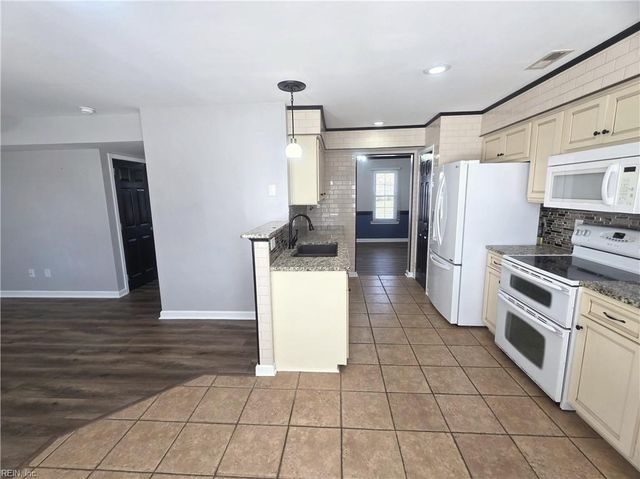 6205 Glenrose DR, Suffolk, VA 23435