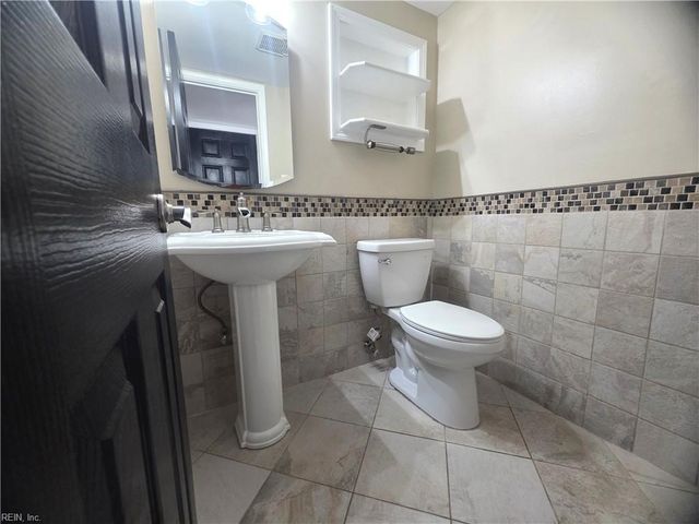 6205 Glenrose DR, Suffolk, VA 23435