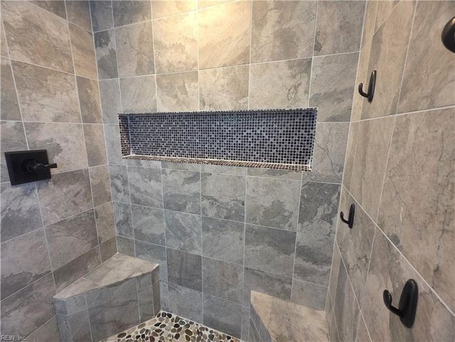 6205 Glenrose DR, Suffolk, VA 23435