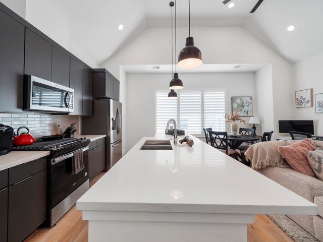 1218 W 24th Street D, Houston, TX 77008